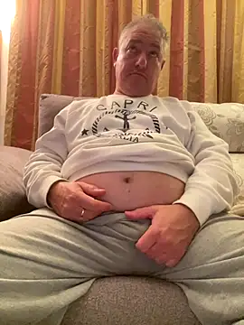 Snapshot of Russirayu chatting on December 14, 2025, 10:37 pm Russirayu online show from December 14, 2025, 10:37 pm