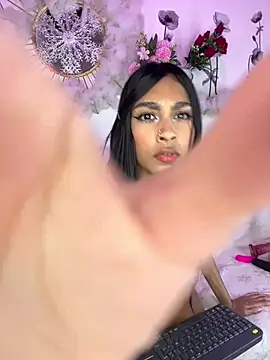 EmmaDuque online show from May 18, 2026, 10:47 pm