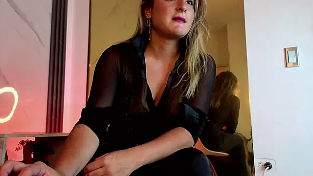 CandyQueenGold online show from June 5, 2026, 6:57 pm