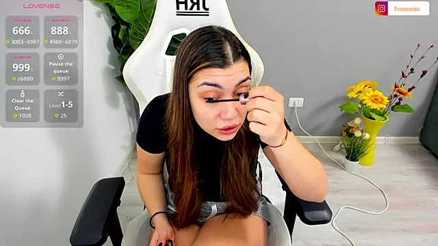 Snapshot of EveEvian chatting on March 9, 2026, 3:48 pm EveEvian online show from March 9, 2026, 3:48 pm