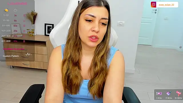 Snapshot of EveEvian chatting on June 24, 2026, 4:05 pm EveEvian online show from June 24, 2026, 4:05 pm