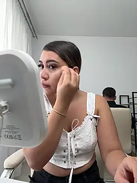 Snapshot of EveEvian chatting on August 4, 2026, 8:19 am EveEvian online show from August 4, 2026, 8:19 am