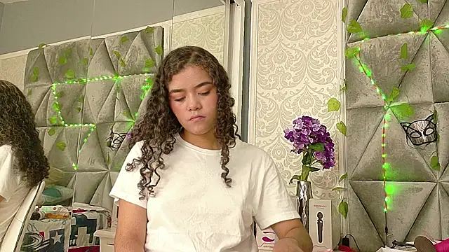 Angela lovee online show from September 12, 2025, 12:49 pm