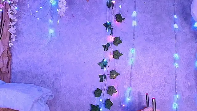 Cloe Leee online show from December 19, 2025, 5:21 am