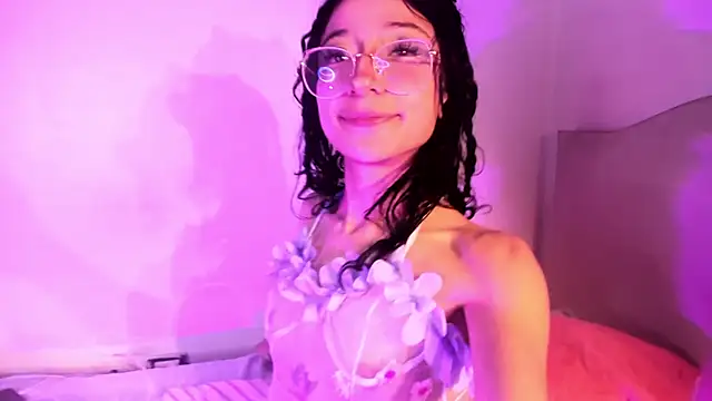 Cloe Leee online show from March 19, 2025, 4:57 am