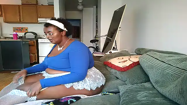 SiminFox online show from November 28, 2025, 2:17 pm