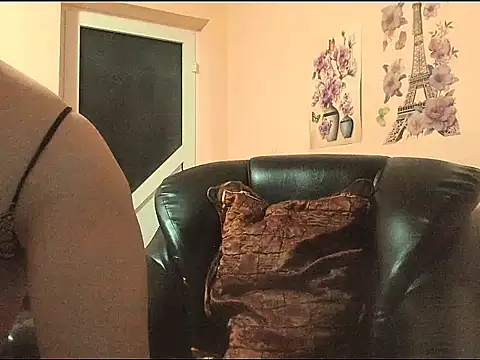 Snapshot of beautymary chatting on February 14, 2026, 8:20 pm beautymary online show from February 14, 2026, 8:20 pm