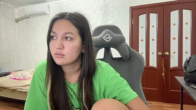 Snapshot of Nelly_Fischer chatting on February 19, 2025, 7:37 pm Nelly Fischer online show from February 19, 2025, 7:37 pm