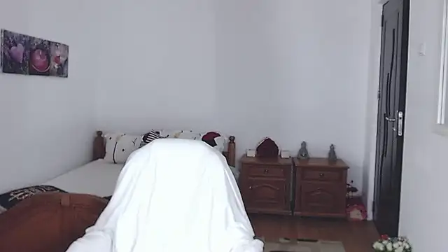 evamaria2024 online show from February 12, 2025, 7:34 am