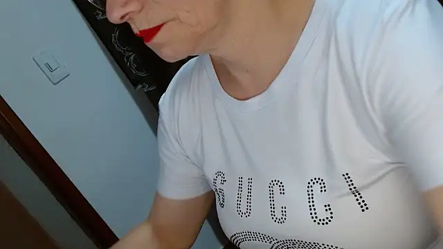 asleycavta online show from November 13, 2025, 6:01 pm