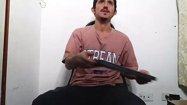 HomeAloneK online show from February 17, 2026, 7:22 pm