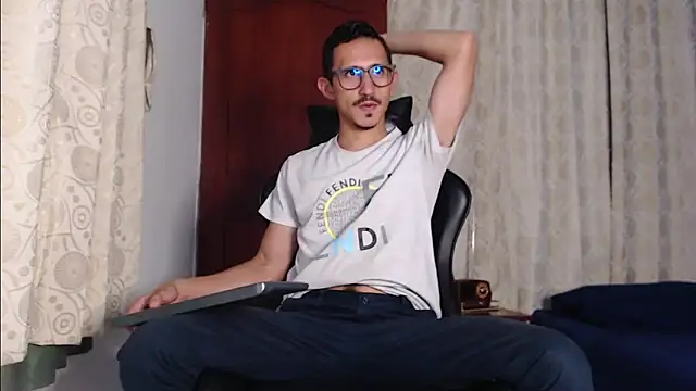 HomeAloneK online show from September 28, 2025, 9:22 pm