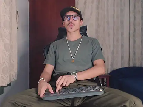 HomeAloneK online show from October 5, 2025, 7:48 pm