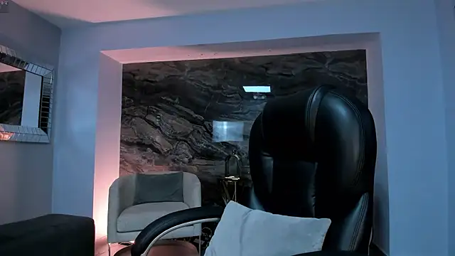 SofiaReyes1 online show from October 7, 2025, 12:33 am