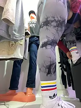 Snapshot of kim_monti chatting on March 19, 2026, 9:37 pm kim monti online show from March 19, 2026, 9:37 pm