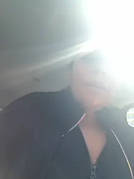 Snapshot of kim_monti chatting on February 10, 2026, 3:44 pm kim monti online show from February 10, 2026, 3:44 pm