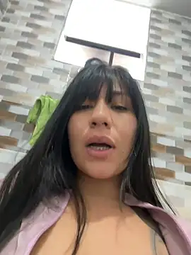 Snapshot of kim_monti chatting on February 27, 2026, 9:25 pm kim monti online show from February 27, 2026, 9:25 pm