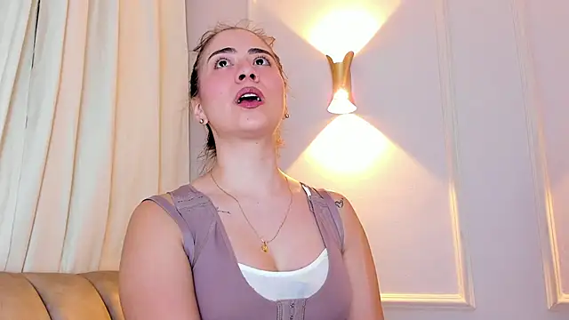 Lia walton online show from November 8, 2025, 3:26 pm