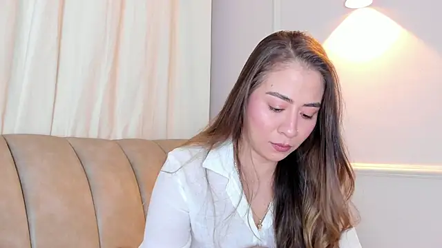 Lia walton online show from September 20, 2025, 12:10 pm