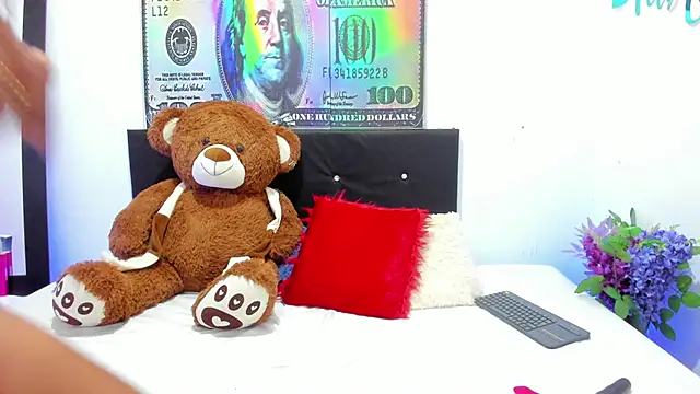 ZahiraEvans  online show from October 3, 2025, 6:42 pm