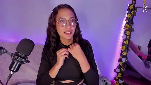 Snapshot of KATERAW chatting on January 15, 2025, 3:43 am KATERAW online show from January 15, 2025, 3:43 am