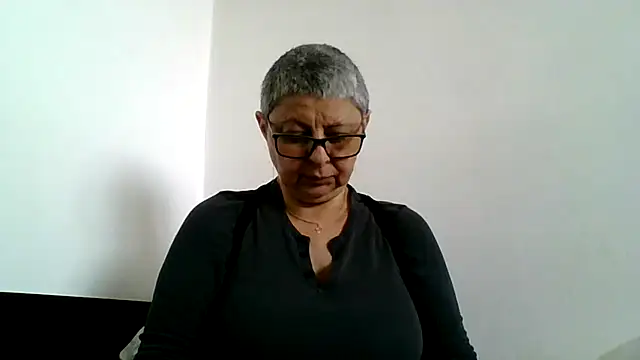 roseblak42 online show from April 30, 2026, 9:38 am