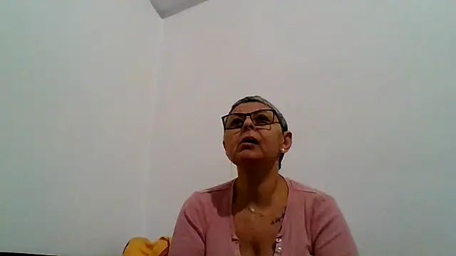 roseblak42 online show from December 22, 2025, 3:34 pm