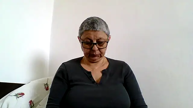 roseblak42 online show from May 1, 2026, 12:43 pm