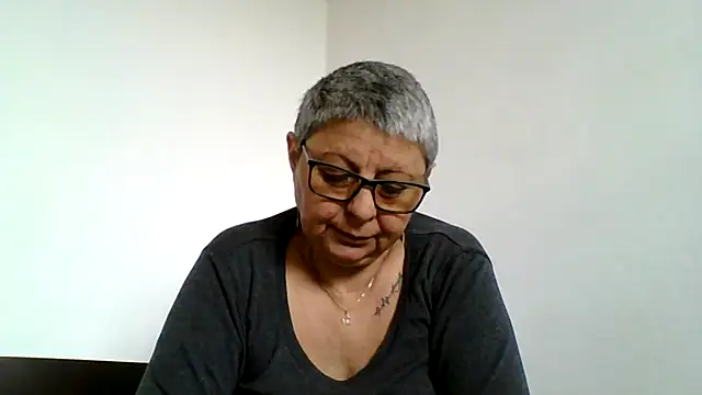 roseblak42 online show from May 3, 2026, 11:58 am