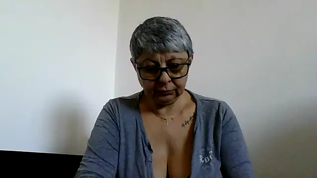 roseblak42 online show from March 7, 2026, 11:59 am