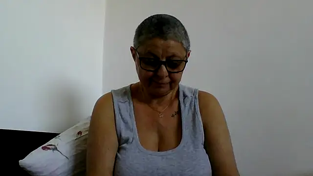 roseblak42 online show from June 17, 2026, 1:54 pm