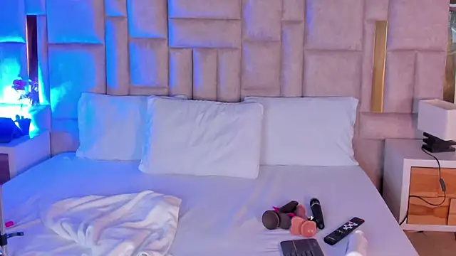 Miss Abigail  online show from December 5, 2025, 1:53 pm