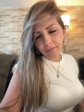  Abril-Office1 online show from September 16, 2025, 3:02 pm