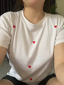 Ruby bear online show from October 17, 2025, 3:54 am