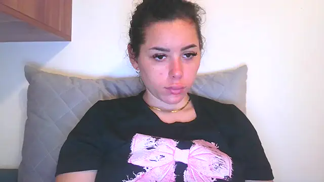 LovelyJulliette online show from November 12, 2025, 1:48 pm