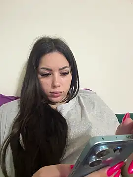 LovelyJulliette online show from April 21, 2026, 1:42 am