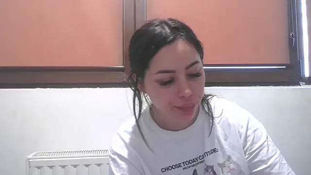 LovelyJulliette online show from May 4, 2026, 4:21 pm