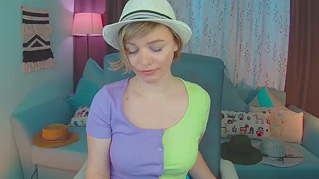 NandiSmile online show from February 27, 2025, 1:38 pm