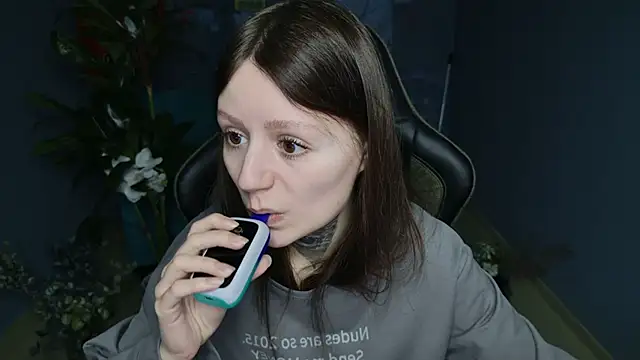 VeliraBraitberg online show from February 26, 2025, 5:03 am