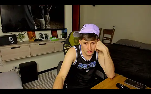 Fun Whit Alexxx online show from August 5, 2026, 10:37 pm