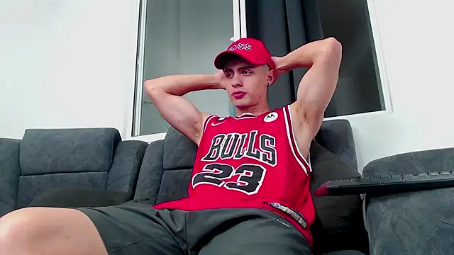 Stiven CL online show from October 4, 2025, 8:54 pm