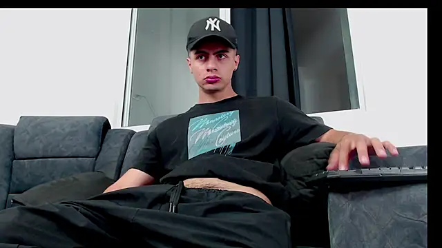 Stiven CL online show from September 18, 2025, 3:59 pm