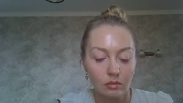 Snapshot of ZarinaSwift chatting on June 7, 2026, 7:13 am ZarinaSwift online show from June 7, 2026, 7:13 am