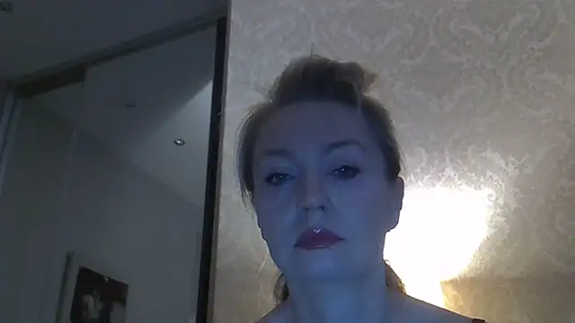 ZarinaSwift online show from April 23, 2026, 4:41 am