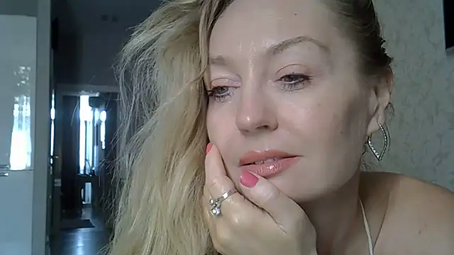 ZarinaSwift online show from June 27, 2026, 10:32 am