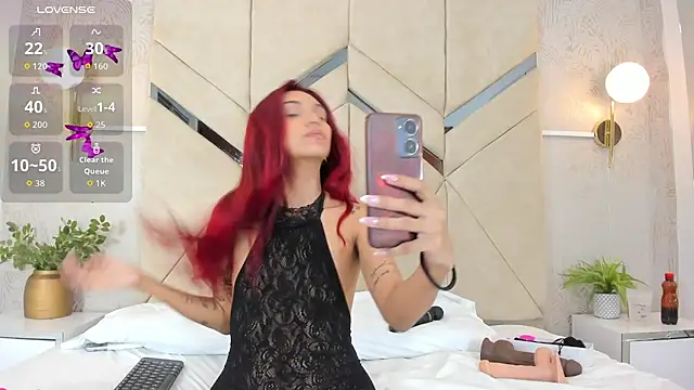 LiaVelez online show from December 15, 2025, 1:39 pm