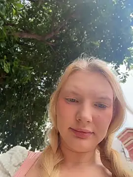 AmmyHot online show from May 5, 2026, 3:20 am