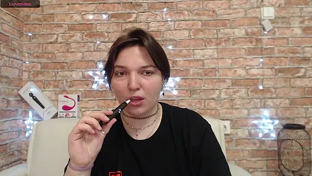 Amelia Kiss  online show from February 2, 2026, 1:15 am