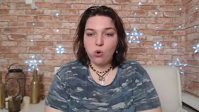 Amelia Kiss  online show from March 19, 2025, 3:52 am