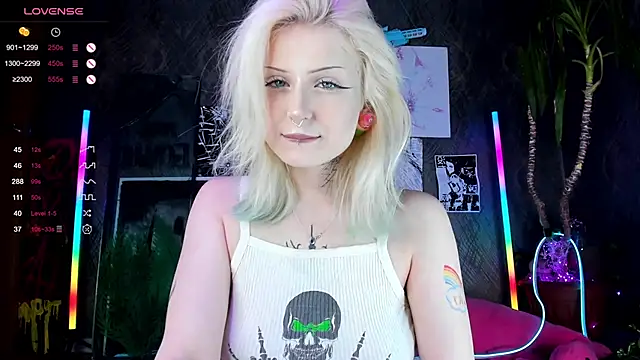 Snapshot of little_grinch666 chatting on February 27, 2025, 8:09 pm little grinch666 online show from February 27, 2025, 8:09 pm